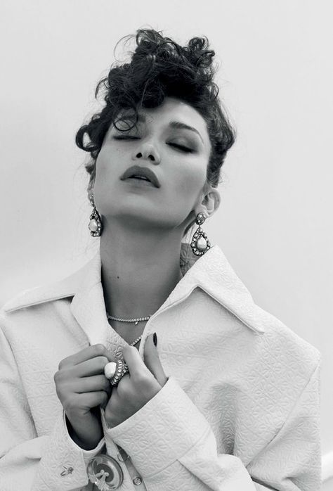 Bella Hadid Photoshoot, Sebastian Faena, Vogue Illustrations, Vogue Photography, Vogue Photoshoot, Bella Bella, Vogue Covers, Beauty Shots, Vogue Magazine