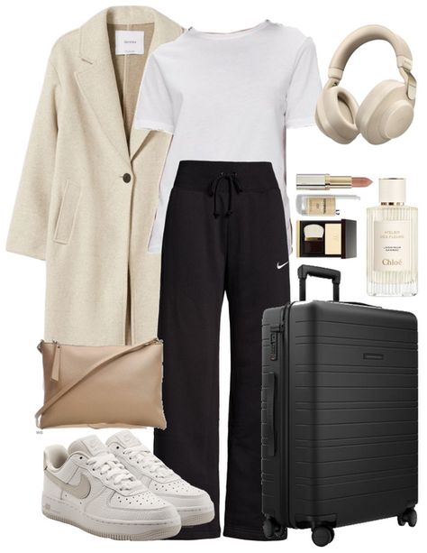 Blazer Outfits Airport, Travel Outfit Classy Chic, Cosy Airport Outfit, Trousers Airport Outfit, Overseas Flight Outfit, Work Airport Outfit, Airport Outfit Business Casual, Coat Airport Outfit, European Airport Outfit