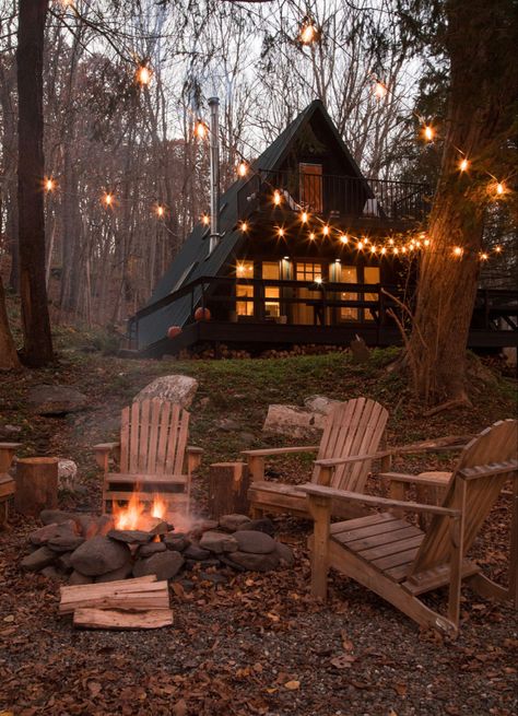 @pinehillaframe Garden Escape, Cute Cabins, Cabin Aesthetic, Cabin Trip, Photo Deco, Cabins And Cottages, Forest House, Cabin Life, Mountain Cabin