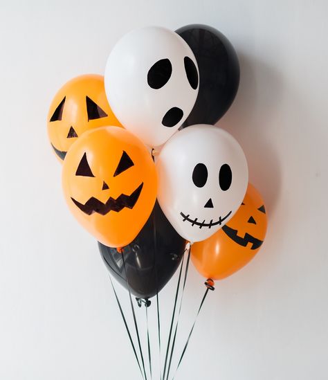 Halloween Party Decorations Balloons, Diy Halloween Balloons, Halloween Decorations Indoor Simple, Balloon Decorations Halloween, Halloween Balloons Ideas, Halloween Ballon Decor, Balloon Halloween Decorations, Halloween Balloon Ideas, Globos Halloween
