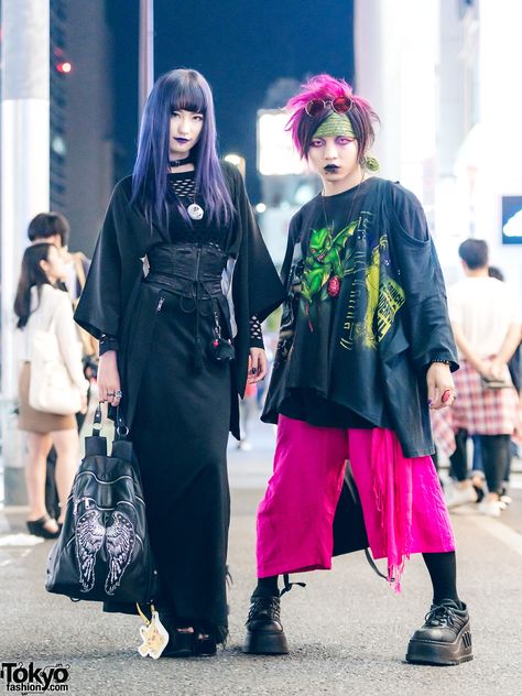 Harajuku Duo in Dark Streetwear Fashion w/ H&M, Jeffrey Campbell, Vivienne Westwood, Glad news, A.K. Production, Shibakoro & Demonia Two Person Fashion Pose, Japan Alternative Fashion, Dark Streetwear Fashion, Japan Street Fashion, Dark Streetwear, Mode Harajuku, Harajuku Grunge, Look Grunge, Diy Outfits