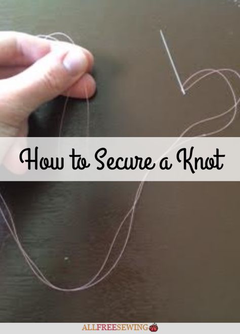 Youve threaded the needle, now you have to tie a knot. Seems pretty basic, but if youve never done it before you might start to second guess yourself here. This is the very basic way to make a sewing knot that will keep your stitches in place for hand sewing projects. Sewing Tips, How To Sow Clothes, Sewing Knot, How To Tie A Knot, Tie A Knot, Hand Sewing Projects, Tie Knots, Sewing Thread, Sewing Hacks