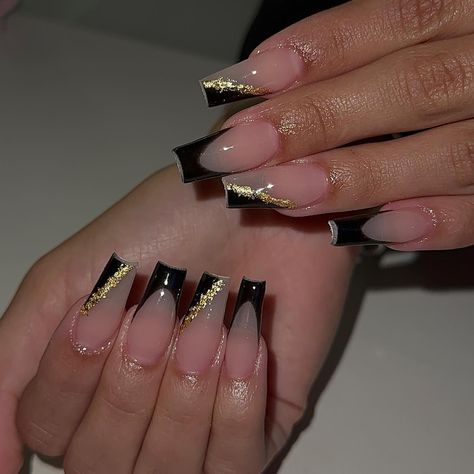 Cute Gold And Black Nails, Coffin Black And Gold Nails, Cute Black Glitter Nails, Gold With Black Dress, Nail Idea For Black Dress, Black French Tip Nails With Gold Design, Black And Gold Nails Medium, Acrylic Nail Designs Black French Tips, Nails Acrylic Gold And Black