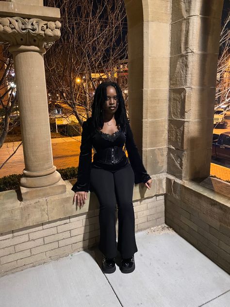 Sidney Aesthetic Core, Goth Black Women Outfit, Goth Outfits Corset, Goth Black Girls Aesthetic, Emo Black Women Outfits, Goth Outfits Black Women, School Goth Outfits, Black Alternative Girl Outfit, Alt Black Woman Outfit