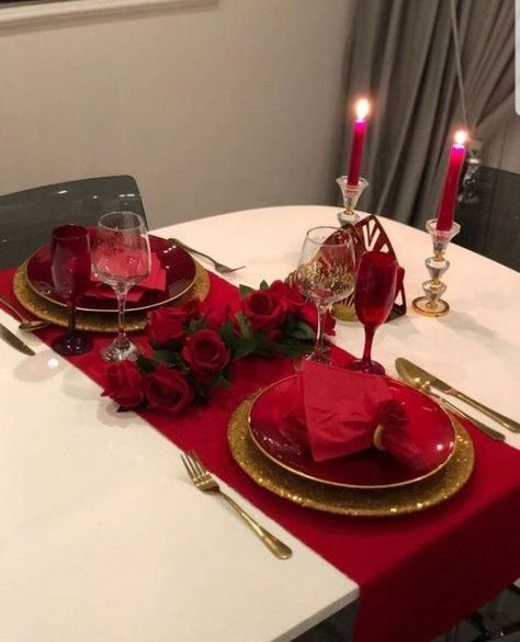 50+ Romantic Valentines Table Setting Ideas for a Cozy Night In | HubPages Romantic Dinner Table Setting For Two, Romantic Dinner Table Setting, Dinner For Two Romantic, Romantic Dinner Tables, Honeymoon Bedroom, Romantic Dinner Setting, Dinner Setup, Romantic Dinner Decoration, Romantic Room Surprise