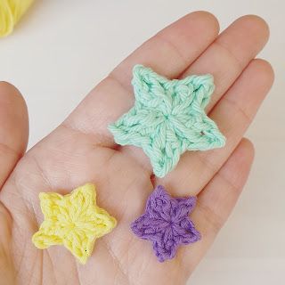 HOW TO CROCHET SMALL STAR | PATTERN + TUTORIAL - Crochet Lovers Tutorials Crochet Stole, Crocheting Inspiration, Crochet Star Patterns, Crochet Applique Patterns Free, Crochet Appliques, Small Stars, Crochet Star, Crochet Small, Crochet Motif Patterns