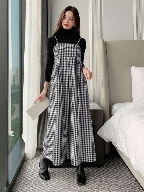 Black and White Casual Collar Sleeveless Woven Fabric Gingham Cami Embellished Non-Stretch  Women Clothing Midi Dress Converse Outfit, Black And White Dress Hijab, Black And White Gingham Dress Outfit, Black And White Gingham Dress, Outfit Vestido Blanco, White Midi Dress Outfit, Gingham Clothing, Layered Dress Outfit, Check Dress Outfit