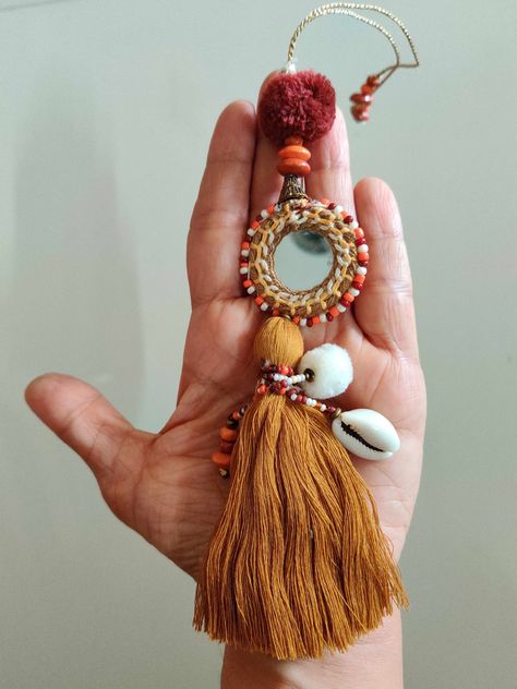 Duppata Designer Lace, Tassen Hanger, Tassels Fashion Clothing, Boho Bag Charm, Yellow Mirror, Diy Jewelry Set, Yellow Mirrors, Tassel Crafts, Hand Work Design