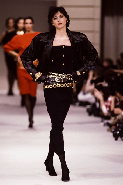 Chanel style by Karl Lagerfeld in the 1980s | Vogue Paris Betsey Johnson Runway, 80s Fashion Outfits, 1980 Fashion, Karl Lagerfeld Chanel, 1980’s Fashion, Chanel Fashion Show, Chanel Runway, 90s Runway Fashion, Mode Chanel