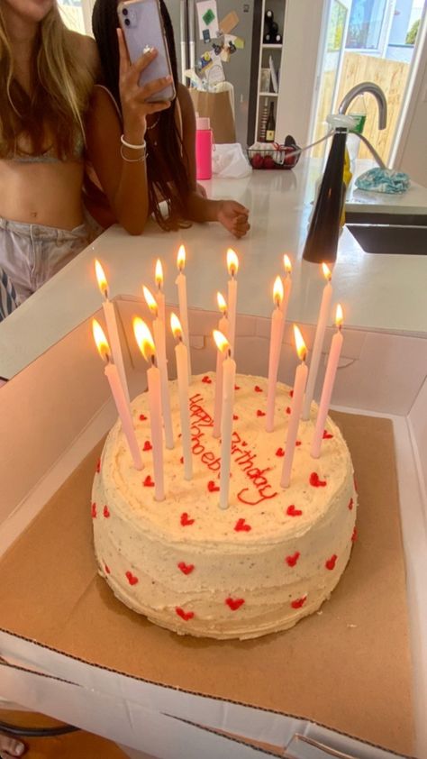 #birthday #birthdayparty #cake #birthdaycake #minimalistic #minimalistcake #15thbirthday #friends #food Birthday Cakes, Fourteenth Birthday Cake, Fourteenth Birthday, Birthday Aesthetic, Friends Food, 14th Birthday, Cute Birthday Cakes, 15th Birthday, Birthday Cake