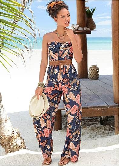 Floral Strapless Jumpsuit Summer Bar Outfits, Winery Outfit Summer, Island Vacation Outfits, Summer Work Outfits Office, Poolside Outfit, Outfit For Petite Women, Luau Outfits, Tropical Pants, Tropical Romper