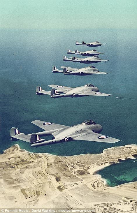 British Fighter Jets, De Havilland Vampire, Vintage Planes, Jet Age, British Aircraft, Military Jets, Jet Aircraft, Ww2 Aircraft, Jet Plane