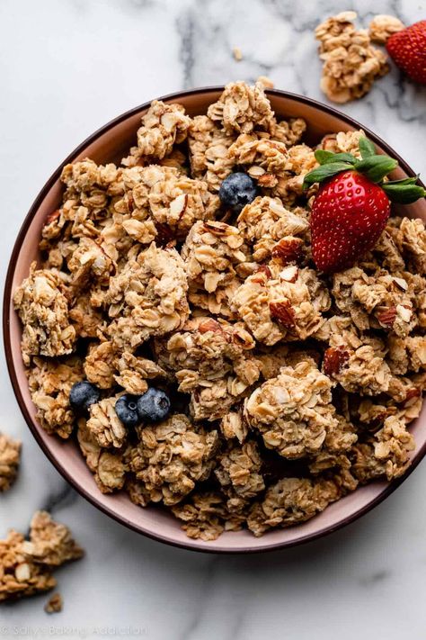 Essen, Granola Recipe Clusters, Oat Clusters Recipe, Honey Granola Clusters, Homemade Granola Clusters, Granola Clusters Recipe, Pasta Food Recipes, Acai Bowl Recipe Easy, Almond Paste Recipes