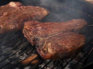 Essen, Grilling Tips, Grilled T Bone Steak, Grilling The Perfect Steak, Grass Fed Steak, Gourmet Bbq, Porterhouse Steak, Cooking The Perfect Steak, T Bone Steak