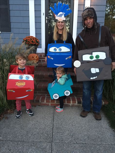 Lightening McQueen, Tow Mater, + Cars costumes Family Cars, Pixar Halloween Costumes, Cars Halloween Costume, Lightning Mcqueen Costume, Pixar Costume, Car Costume, Spooky Funny, Shine Dress, Halloween Crafts Preschool