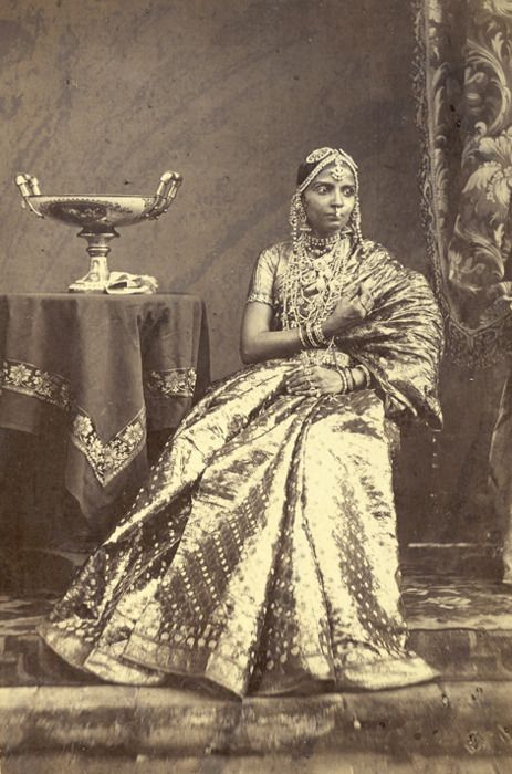vintageindia:  Southern women in traditional attire 1872 Southern Women, Vintage Indian Fashion, Royal Indian, Vintage India, Old Photography, Vintage Sari, Ancient India, Indian Aesthetic, Indian History