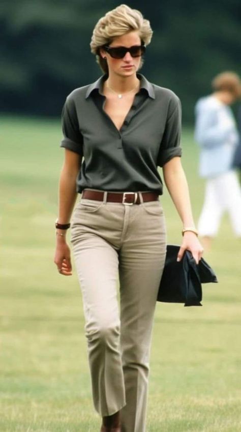 princess diana fall style Queen Outfits Royal Aesthetic, Diana Outfit Aesthetic, Lady Diana Spencer Outfit, Lady Diana Aesthetic, Iconic Princess Diana Outfits, Princess Diana Outfits, Queen Diana, 1990 Style, Putri Diana