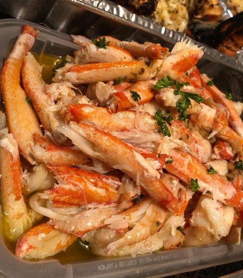 Butter poached cracked crab 🦀 by @tookoolchef | #cookipage Snow Crab, Crab Legs, Food Goals, Crab Meat, Seafood Dishes, Food Items, Food Cravings, I Love Food, Soul Food