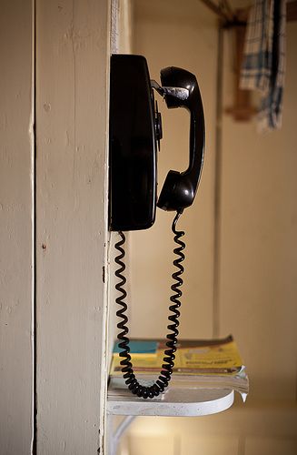 Telephone Vintage, Wall Phone, Rotary Phone, Photo Vintage, Vintage Memory, Wallpaper Collection, The Old Days, Black Walls, Sweet Memories