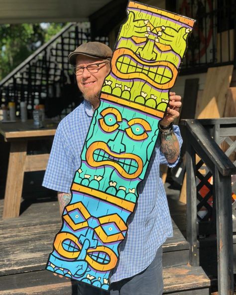 Rave Totem Pole, Diy Totem Pole, Tiki Totem Poles, Tiki Painting, Tiki Artwork, Totem Tiki, Tiki Signs, Tiki Faces, Tiki Man