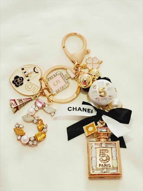 Price - $ 95.00 Only one! Inspired by Chanel Keychain/ Purse decoration with Chanel stamped Button cute CC charms, CC ribbon #Chanelgirl #Chanel #cocochanel #chanel #ribbon #gifts#keychain Chanel, Coco Chanel, Chanel Keychain, Chanel Ribbon, Ribbon Gifts, Purse Decorations, Keychain Purse, Key Chain, Charms