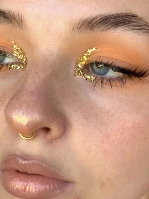 Makeup With Gold Flakes, Gold Flakes In Hair, Gold Flake Eye Makeup, Gold Eyeliner Makeup Looks, Gold Flakes Makeup Looks, Glitter Flakes Makeup, Euphoria Gold Makeup, Gold Euphoria Makeup, Gold Rhinestone Makeup