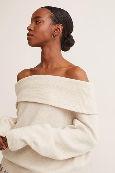 Jumper Outfits, Off The Shoulder Jumper, Knitted Cape, Off Shoulder Sweater, Beige Sweater, Wide Sleeves, Fall Looks, Shoulder Sweater, Light Beige