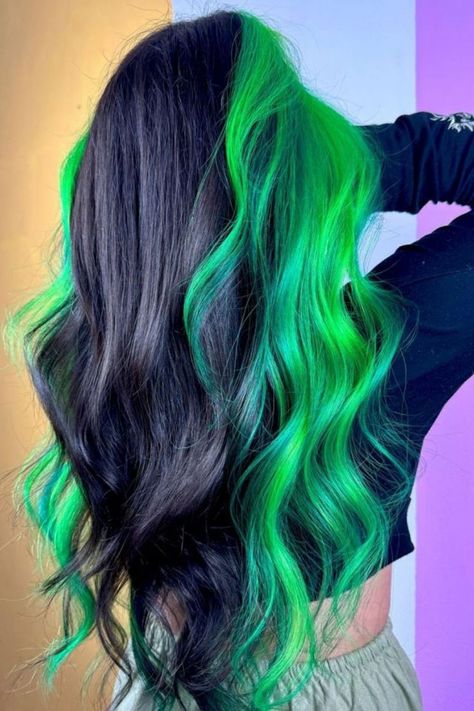Green Black Two-Toned Long Waves Black And Green Hair, Aurora Hair, Dramatic Hair Colors, Red Hair Trends, Toned Hair, Vivid Hair, Two Toned Hair, Vivid Hair Color, Hair Color Unique