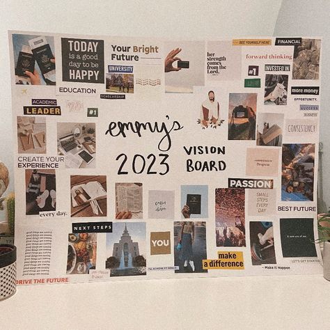 Dream College Vision Board Ideas, Vision Board Examples Goal Settings, Vision Board Ideas Aesthetic Wallpaper Laptop, Scrapbooking Vision Board, Vision Board Display Ideas, Vision Board Ideas Picture Frame, Cool Vision Boards, Bulletin Vision Board, Dream Poster Board Ideas