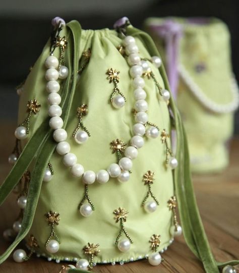 Boho Bride: Whimsical Crochet Potli Bag Patterns for Bridal Bliss Purse Photography Ideas, How To Make Potli Bag, Songmont Luna Bag Outfit, Bead Embroidery Bag, Tas Denim, Sac En Cuir Diy, Pola Topi, Hand Beaded Bag, Sac Diy