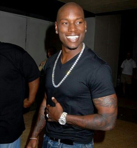 Tyrese Gibson lookin good ;) Vin Diesel, Text Messages Boyfriend, Tyrese Gibson, Divorce For Women, Chocolate Men, Date Makeup, Dating Women, Boyfriend Texts, Date Outfit Casual