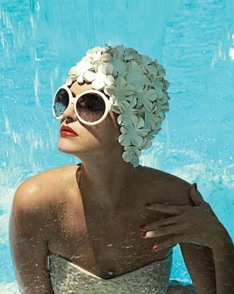 I remember having to wear a bathing cap at the pool in Grandma's complex. Luckily it had these ruffly things....... Vintage Swim Photoshoot, 60s Photoshoot, Retro Swim, Bathing Cap, Mode Retro, Vintage Swim, Vintage Fashion Photography, Vintage Swimwear, Swim Caps