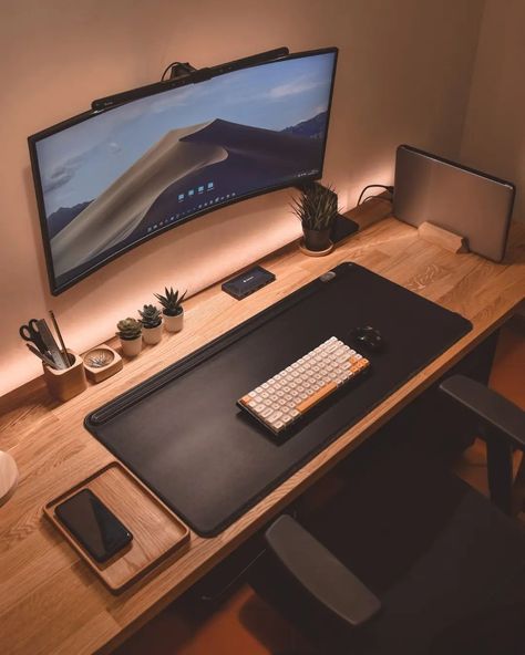 Mac Setup, Clean Desk, Dream Desk, Computer Desk Setup, Cozy Home Office, Home Studio Setup, Minimalist Desk, Desktop Setup, Bedroom Setup
