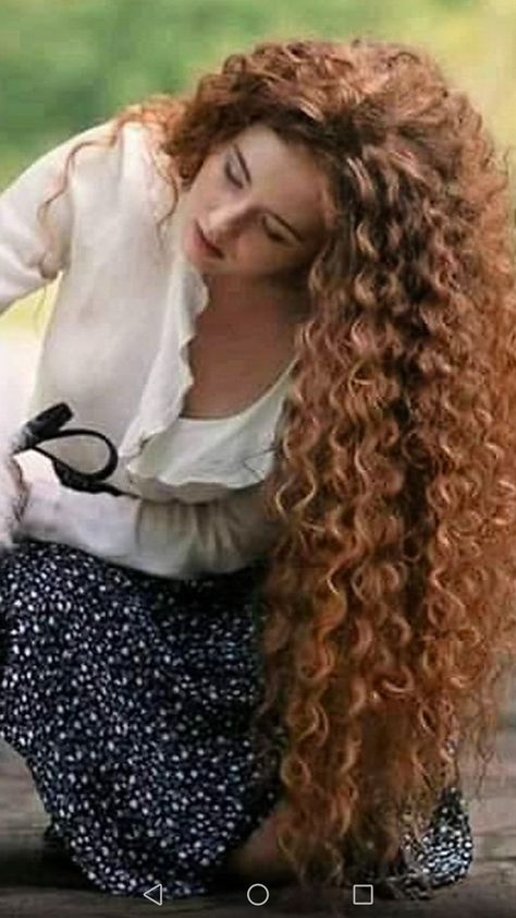 Irish Curly Hair, Long Curly Hair Ideas, Curly Hair Designs, Wild Curly Hair, Curly Hair Ideas, Graduated Bob Haircuts, Super Curly Hair, The Bends, Curly Hair Style