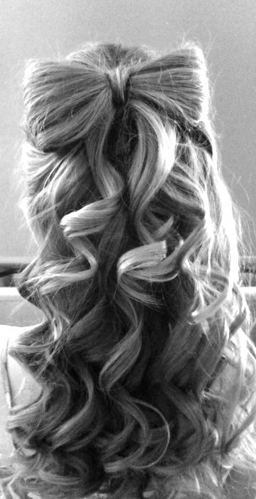 Absolutely love this hairstyle! DIY pictorial for this hair bow and others. Long Curly Hair, Tutorial Alis, Girly Hairstyles, Ribbon Hairstyle, Long Hairstyle, Tutorial Ideas, Bow Hairstyle, Trendy Hairstyle, Hairstyle Tutorial