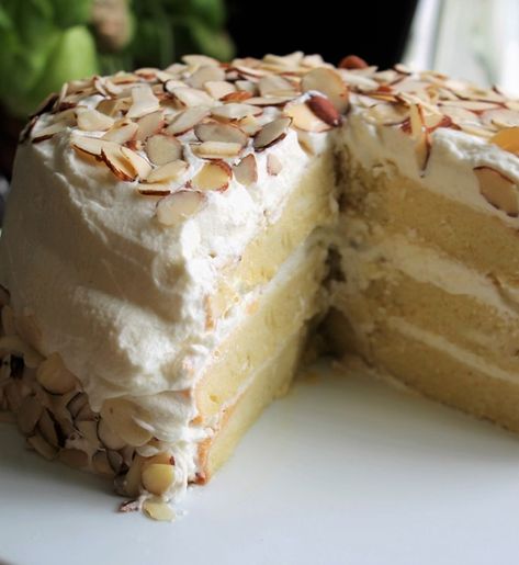 Amaretto Recipes, Amaretto Cake Recipe, Almond Cream Cake Recipe, Amaretto Recipe, Amaretto Cream, Amaretto Cake, Creme Cake, Diet Cake, Almond Pound Cakes