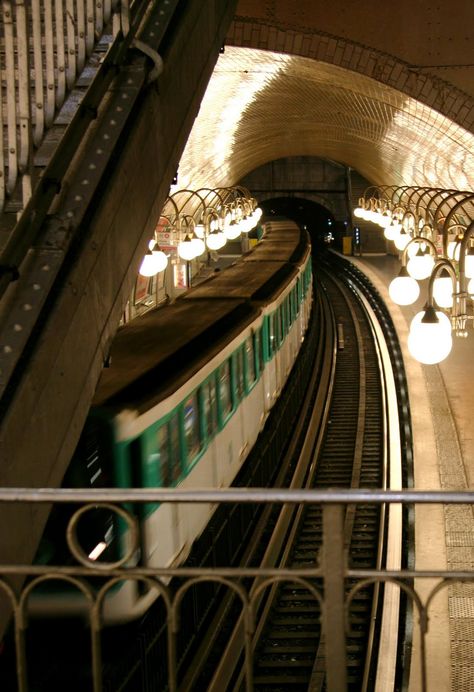 Paris Travel, Metro Madrid, Metro Paris, Paris Metro, Beautiful Paris, U Bahn, Living In Paris, Metro Station, Most Beautiful Cities