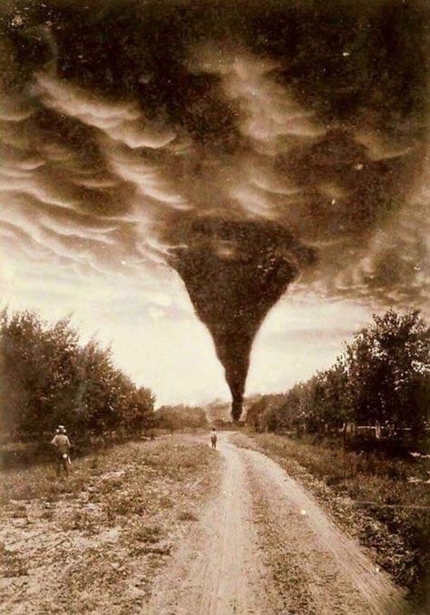 FACT CHECK: Is This the 1898 Oklahoma Tornado? Natural Disasters, Oklahoma Tornado, Storm Chasing, Wild Weather, Ice Age, Foto Vintage, Natural Phenomena, Tornado, Science And Nature