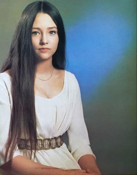 Juliet Dress, Olivia Hussey, Beauty Icons, Pretty Eyes, Romeo And Juliet, Classic Beauty, Vintage Beauty, Celebrities Female, Timeless Beauty