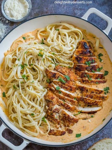 Main Course Aesthetic, Creamy Cajun Chicken, Cajun Chicken Pasta Recipes, Cravings Food, Food And Drink Recipes, Food Recipes For Dinner, Cajun Chicken Pasta Creamy, Food Recipes Easy, Food For Kids