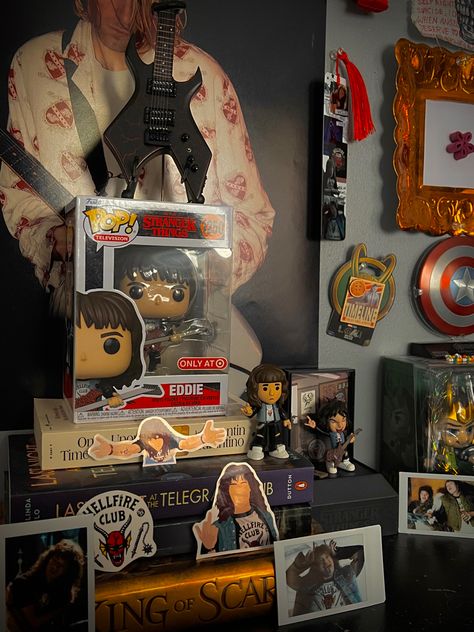 Stranger Things Bedroom Aesthetic, Stranger Things Themed Room, Eddie Munson Room, Funko Pop Aesthetic, Stranger Things Funko Pop, Stranger Thing, Joseph Quinn, Preppy Room Decor, Eddie Munson