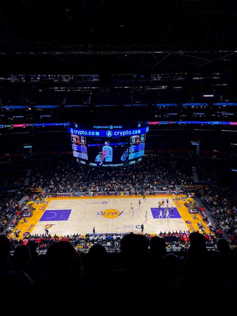 Los Angeles, Lakers Stadium, Nba Wife, Basketball Stadium, Lakers Game, Lakers Basketball, Des Baskets, San Clemente, Dee Dee