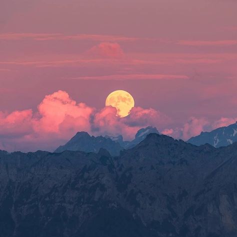 A full moon rises over the Swiss Alps  Photo by @antongalitch Nature, Celestial Wedding Theme, Alps Switzerland, Full Moon Rising, Dawn And Dusk, Pretty Backgrounds, Moon Painting, Moon Rise, Swiss Alps