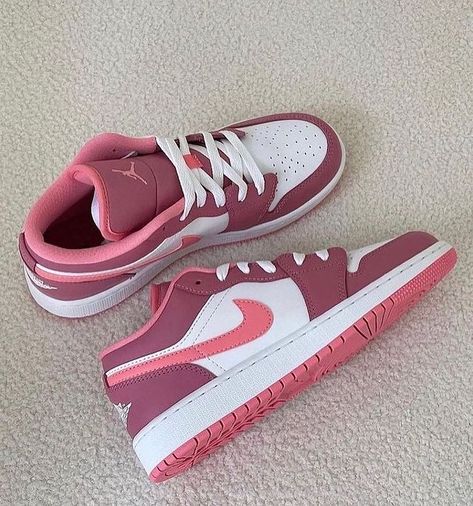 Pink Jordan 1, Pink Jordans, Pretty Shoes Sneakers, Trendy Shoes Sneakers, Preppy Shoes, Nike Fashion Shoes, Nike Shoes Girls, Kicks Shoes, All Nike Shoes