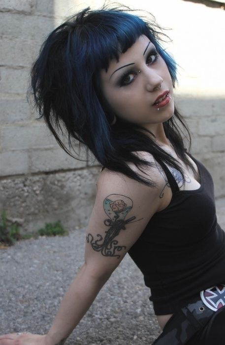 blue and black hair Emo Hair, Scene Hair, Alternative Hair, Androgynous Haircut, Short Dark Hair, Gothic Hairstyles, Goth Hair, Punk Hair, Trending Hairstyles