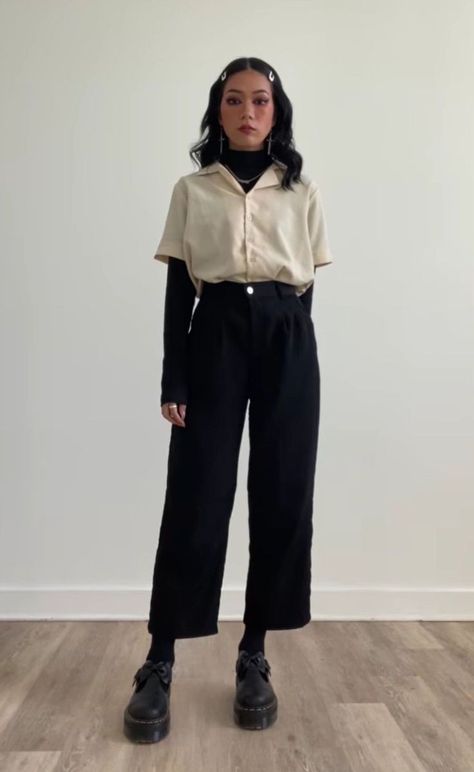 Office Cute Outfit, Modern Corporate Outfit, Bookshop Aesthetic Outfit, Production Assistant Outfit, Tattoo Outfit Style, Japan Women Outfit, Femme Androgynous Style, Cool Professional Outfit, Womens Masculine Outfits