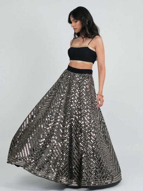 Glitter Lehenga, Indian Skirt And Top, Pakistani Bridesmaids, Chaniya Choli Wedding, Sparkly Champagne, Black Lehenga Choli, Sequin Lehenga, Lehenga Bridesmaid, Satin Lehenga