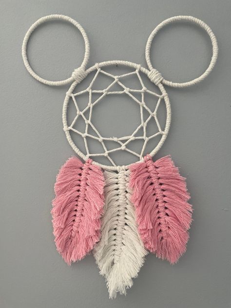 Mickey Macrame, Disney Dream Catcher, Disney Dreamcatcher, Macrame Baby Room, Macrame Bedroom, Disney Wall Decor, Atrapasueños Diy, Diy Dream Catcher Tutorial, Macrame Dreamcatcher