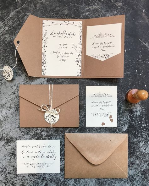 Pocket Cards Ideas Diy, Creative Invitation Cards Handmade, Invitation Card Handmade Paper Crafts, Penpal Ideas Letters Inspiration, Birthday Invitation Card Ideas Diy, Handmade Invitation Card Design, Diy Invitation Cards Handmade, Letter Closings, Envelope Art