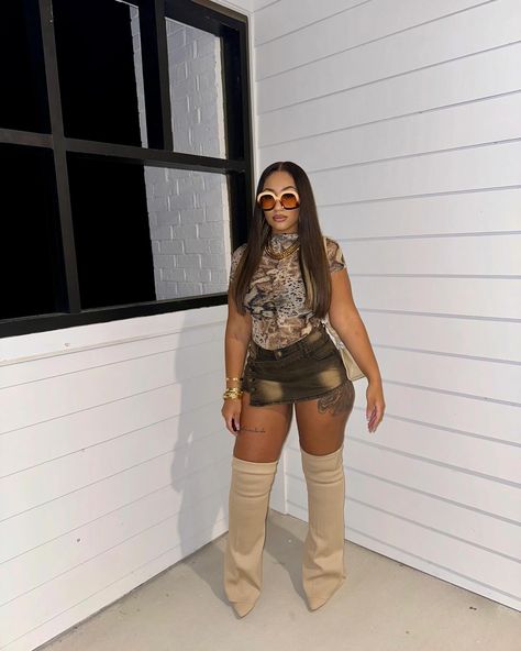 🥂 to Mayyyy Birthday Going Out Outfit Baddie, Concert Outfit Black Women, Drippy Fits, Boots Look, Girly Fits, Fall Chic, Trendy Fits, Miniskirt Outfits